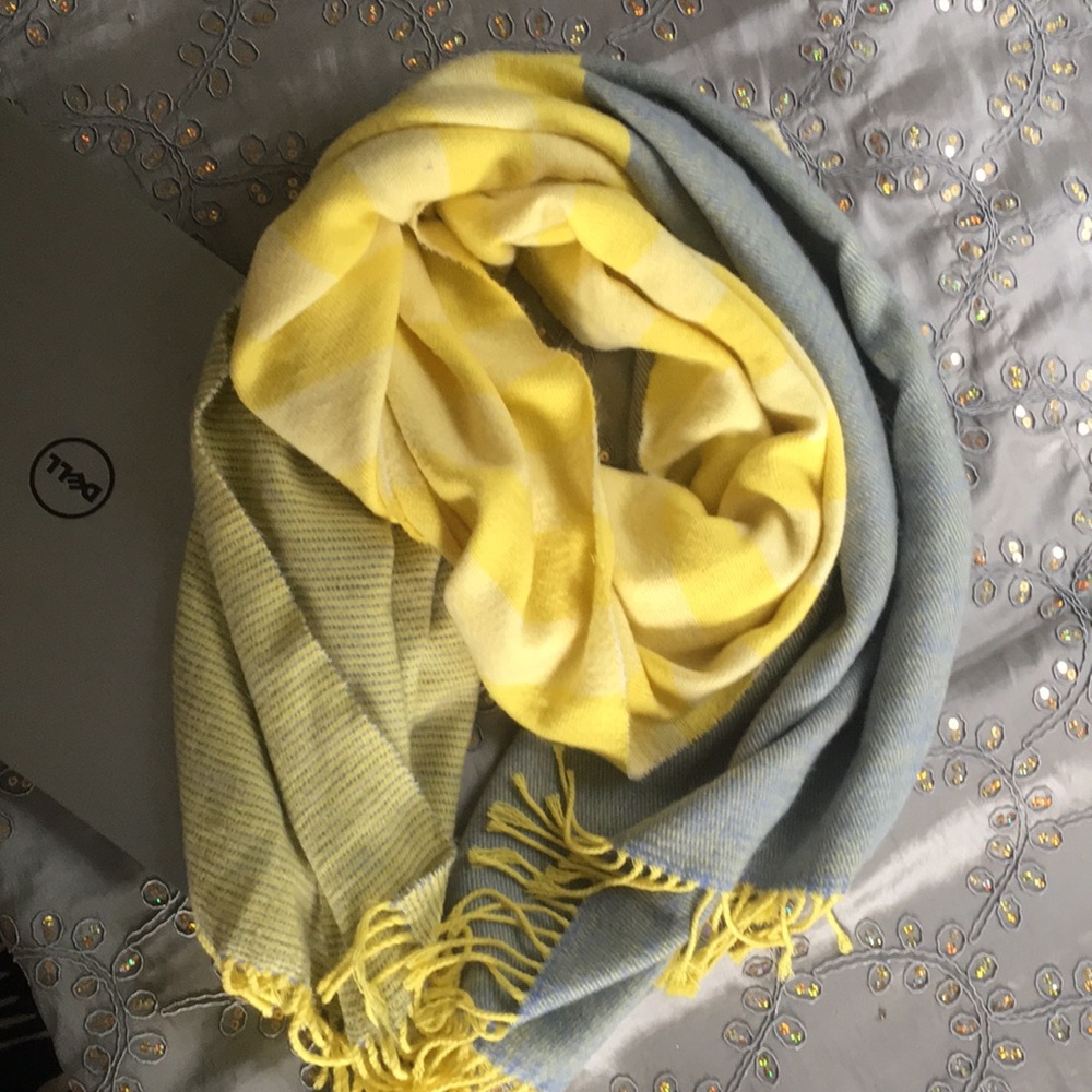 Gap Scarf